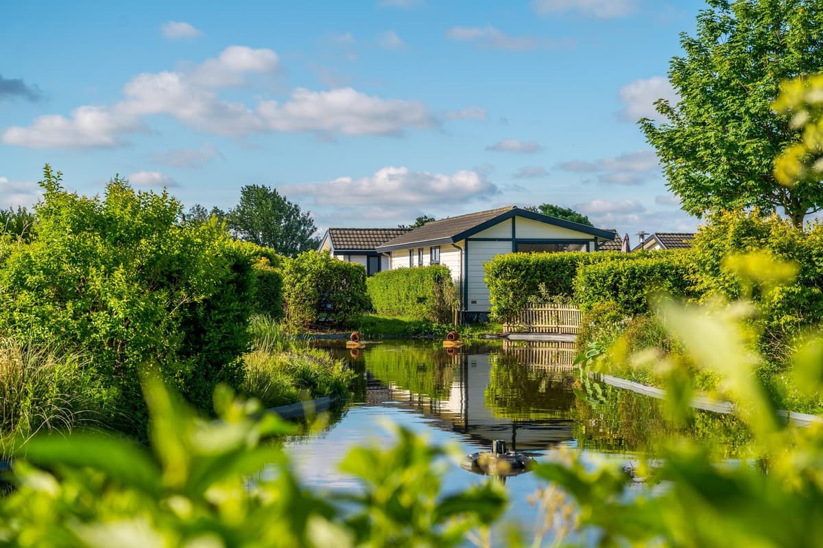 EuroParcs De Woudhoeve - vakantiepark aan het water mét een zwembad