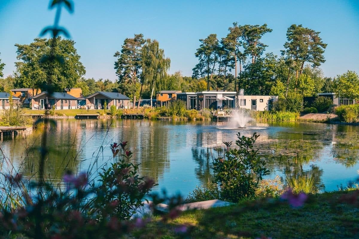 Europarcs Zilverstrand - vakantiepark aan een meer met binnenspeeltuin