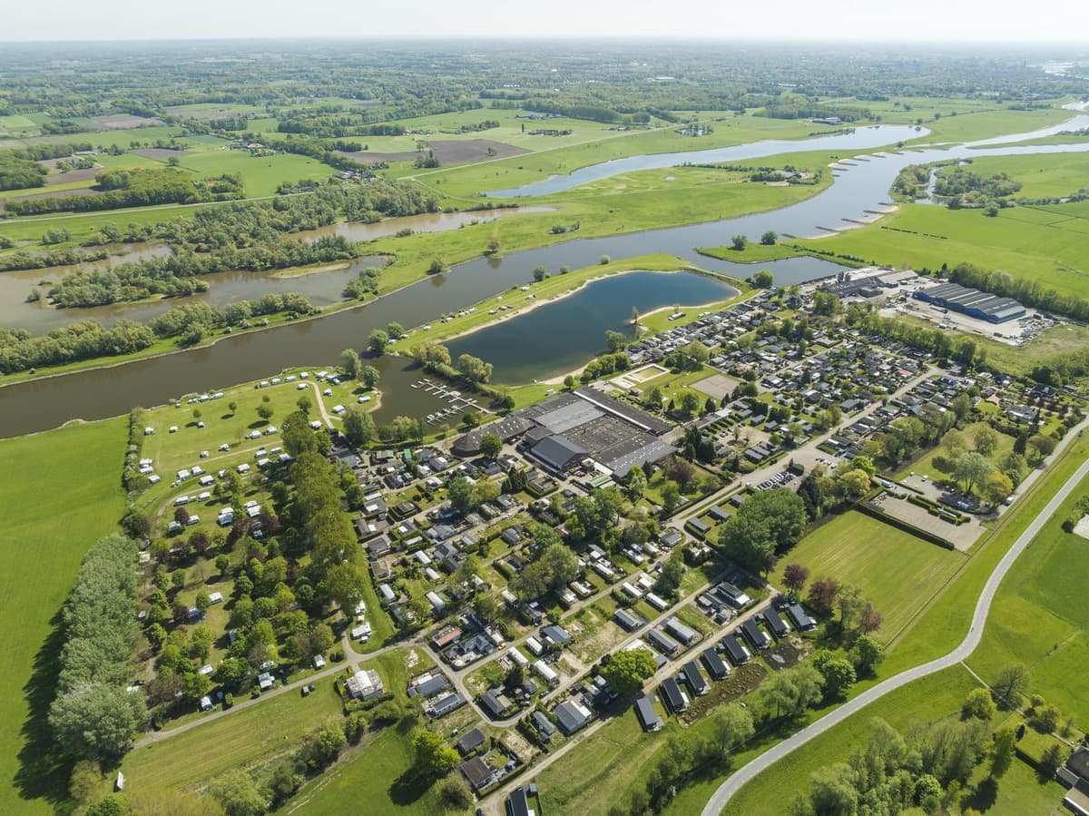 De Scherpenhof - vakantiepark aan een meer met binnenspeeltuin
